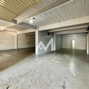 Pavilhão com 280m² e 1 dormitório no bairro Universitário em Lajeado para Alugar