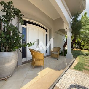 Casa com 229m² e 5 dormitórios no bairro Universitário em Lajeado para Comprar