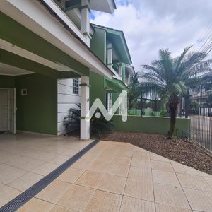 Sobrado com 110m² e 3 dormitórios no bairro Universitário em Lajeado para Alugar