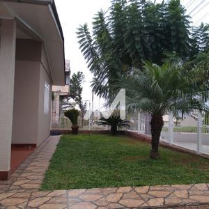 Casa com 130m² e 4 dormitórios no bairro Universitário em Lajeado para Comprar