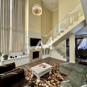 Casa com 248m² e 4 dormitórios no bairro Universitário em Lajeado para Comprar