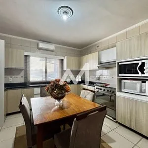 Casa com 298m² e 3 dormitórios no bairro Floresta em Lajeado para Comprar