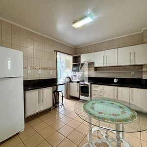 Apartamento com 80m² e 2 dormitórios no bairro Centro em Lajeado para Alugar