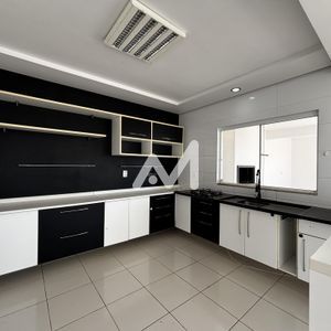 Casa com 282m² e 3 dormitórios no bairro Universitário em Lajeado para Comprar
