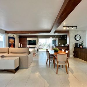 Casa com 297m² e 3 dormitórios no bairro Carneiros em Lajeado para Comprar