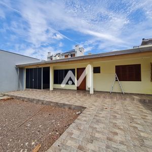 Casa com 157m² e 2 dormitórios no bairro Universitário em Lajeado para Comprar