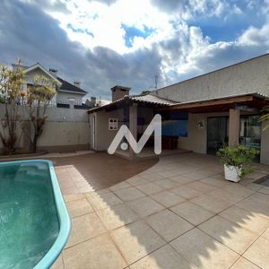 Casa com 247m² e 4 dormitórios no bairro Universitário em Lajeado para Comprar