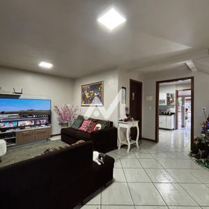 Casa com 170m² e 3 dormitórios no bairro Universitário em Lajeado para Comprar