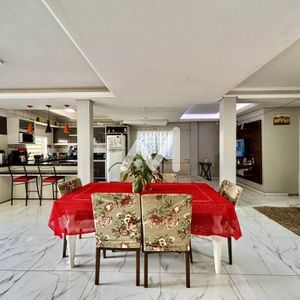 Casa com 188m² e 4 dormitórios no bairro Universitário em Lajeado para Comprar