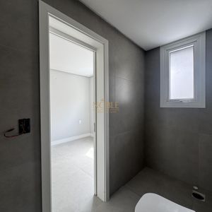 Apartamento com 90m², 2 dormitórios, 2 suítes, 2 vagas no Maui Residencial em Torres para Comprar