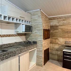 Casa com 130m², 2 dormitórios, 2 vagas no bairro Praia da Cal em Torres para Comprar