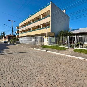 Casa, 3 dormitórios, 1 suíte, 2 vagas no bairro Praia Grande em Torres para Comprar