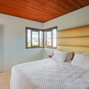 Casa, 4 dormitórios, 1 suíte, 2 vagas no bairro Itapeva Norte em Torres para Comprar