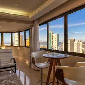 Apartamento com 212m², 3 dormitórios, 3 suítes, 2 vagas no L'essence em Torres para Comprar