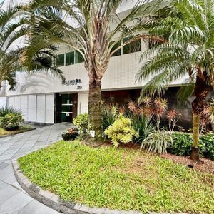 Apartamento com 118m², 3 dormitórios, 1 suíte, 2 vagas no Splendor em Torres para Comprar