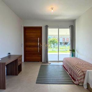 Casa com 226m², 3 dormitórios, 1 suíte, 2 vagas no bairro Paraíso em Torres para Comprar