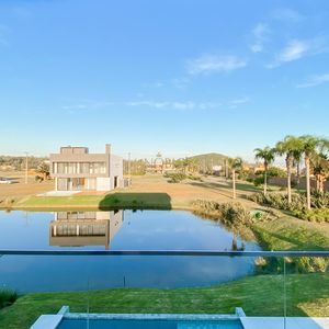 Casa de Condomínio com 375m², 4 dormitórios, 4 suítes, 2 vagas no Condomínio Ilhas Park em Torres para Comprar