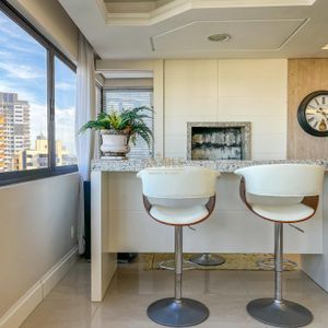 Apartamento com 212m², 3 dormitórios, 3 suítes, 2 vagas no L'essence em Torres para Comprar