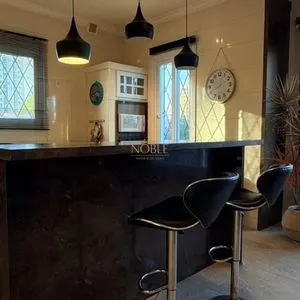 Casa com 243m², 4 dormitórios, 1 suíte, 2 vagas no bairro Stan em Torres para Comprar