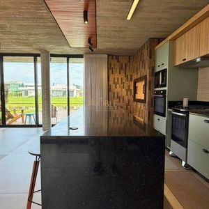 Casa de Condomínio com 417m², 4 dormitórios, 4 suítes, 2 vagas no Reserva das Águas em Torres para Comprar