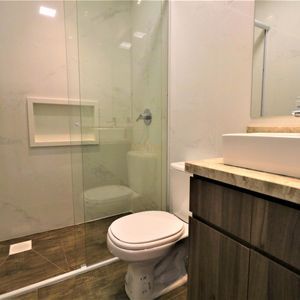 Sobrado com 220m², 5 dormitórios, 4 suítes, 3 vagas no bairro Stan em Torres para Comprar