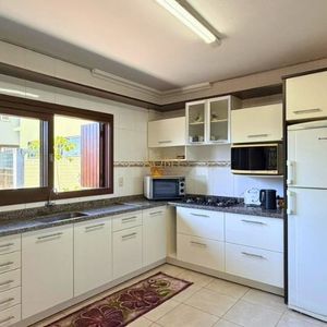 Casa com 156m², 3 dormitórios, 1 suíte, 4 vagas no bairro Praia Itapeva em Torres para Comprar