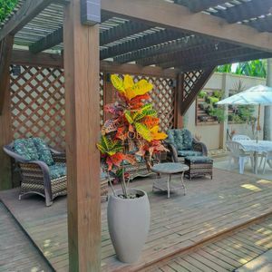 Sobrado com 330m², 3 dormitórios, 1 suíte, 5 vagas no bairro Centenário em Torres para Comprar