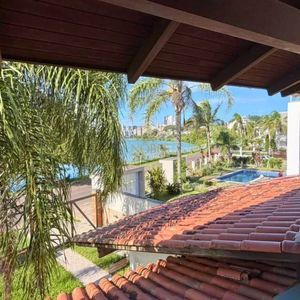 Sobrado com 199m², 3 dormitórios, 3 suítes, 2 vagas no bairro Praia da Cal em Torres para Comprar