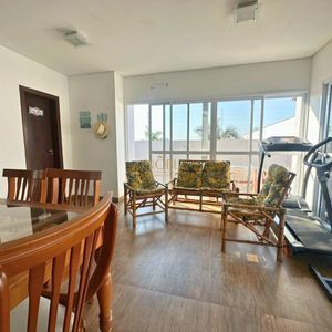 Sobrado com 350m², 4 dormitórios, 4 suítes, 2 vagas no bairro Centenário em Torres para Comprar