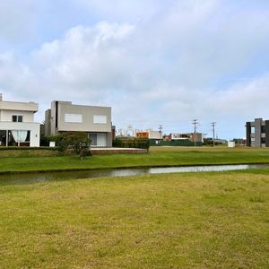 Casa de Condomínio com 306m², 4 dormitórios, 4 suítes, 4 vagas no Reserva das Águas em Torres para Comprar