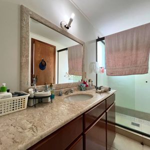 Apartamento com 190m², 3 dormitórios, 1 suíte, 2 vagas no Casa Blanca em Torres para Comprar