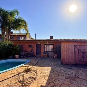 Casa, 6 dormitórios, 1 suíte, 4 vagas no bairro Stan em Torres para Comprar