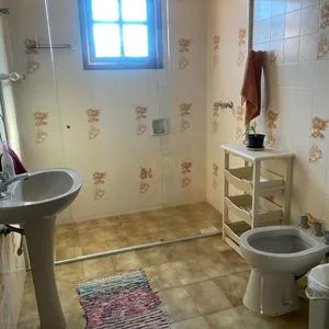 Casa com 247m², 5 dormitórios, 3 suítes, 3 vagas no bairro Praia Grande em Torres para Comprar