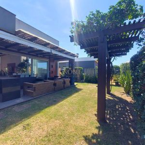 Casa com 210m², 3 dormitórios, 3 suítes, 2 vagas no Ocean Side em Torres para Comprar