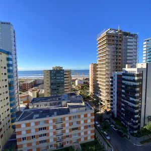Apartamento com 232m², 4 dormitórios, 4 suítes, 2 vagas no Estevanell em Torres para Comprar
