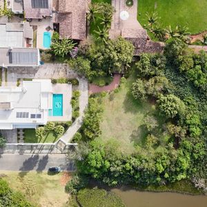 Casa com 600m², 4 dormitórios, 1 suíte, 4 vagas no bairro Igra Norte em Torres para Comprar