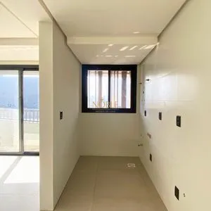 Apartamento com 72m², 2 dormitórios, 1 suíte, 1 vaga no Majestic Residencial em Torres para Comprar