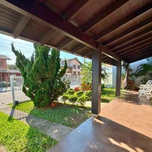 Casa, 3 dormitórios, 1 suíte, 2 vagas no bairro Praia Grande em Torres para Comprar