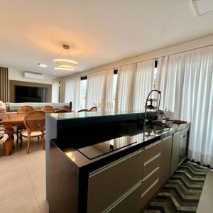 Casa com 670m², 5 dormitórios, 3 suítes, 3 vagas no bairro Bellatorres em Passo de Torres para Comprar