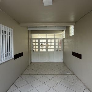 Casa com 252m², 5 dormitórios, 1 suíte, 2 vagas no bairro Centro em Torres para Comprar