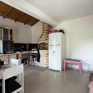Casa com 136m², 3 dormitórios, 1 suíte, 2 vagas no bairro Praia da Cal em Torres para Comprar
