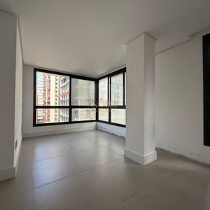 Apartamento com 98m², 2 dormitórios, 2 suítes, 1 vaga no Praça Quatro em Torres para Comprar