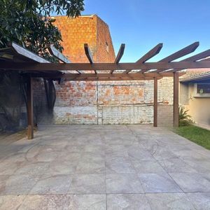 Casa, 3 dormitórios, 2 vagas no bairro Centro em Torres para Comprar