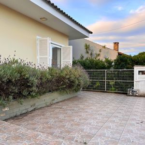 Casa com 184m², 3 dormitórios, 1 suíte, 2 vagas no bairro Igra Norte em Torres para Comprar