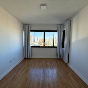 Apartamento com 80m², 2 dormitórios, 1 suíte, 1 vaga no Trade Center em Torres para Comprar