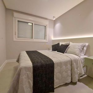 Apartamento com 77m², 2 dormitórios, 1 suíte, 2 vagas no Maui Residencial em Torres para Comprar