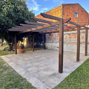 Casa, 3 dormitórios, 2 vagas no bairro Centro em Torres para Comprar
