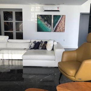 Casa de Condomínio com 275m², 3 dormitórios, 3 suítes, 2 vagas no Ocean Side em Torres para Comprar