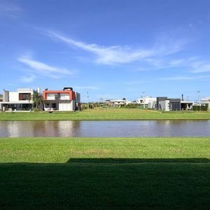 Casa de Condomínio com 222m², 4 dormitórios, 4 suítes, 2 vagas no Reserva das Águas em Torres para Comprar