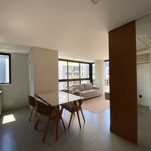 Apartamento com 60m², 2 dormitórios, 1 suíte, 1 vaga no Aston em Torres para Comprar